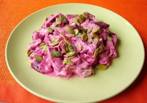 salata od cikle s bučinim sjemenkama i spašava od prostatitisa